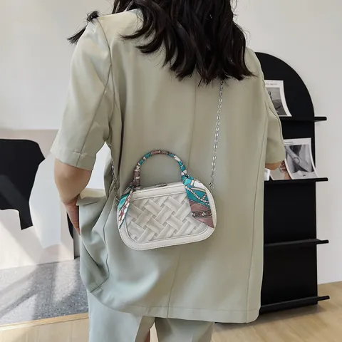Fashion Woven PU Leather Crossbody Bag For Women Elegant Satin Scarf Handle Square Shoulder Bag With Metal Chain Strap