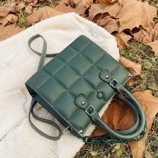 Vintage Quilted Square PU Leather Handbag For Women Chunky Chain Crossbody Bag With Adjustable Shoulder Strap Top Handle
