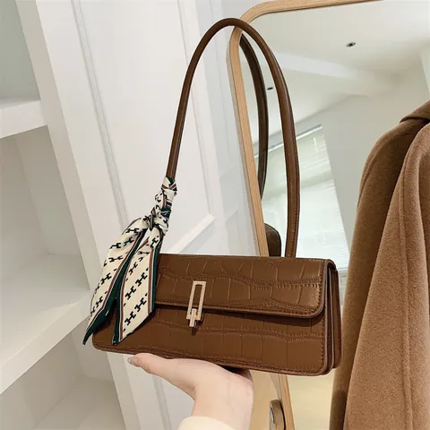Borsa Baguette da Donna in Pelle PU con Goffratura Coccodrillo Decorazione Foulard in Raso Fibbia in Metallo Oro