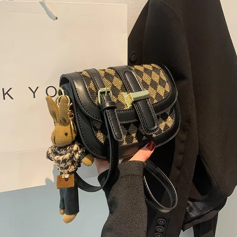 Bolso Bandolera Vintage Argyle Plaid para Mujer de Cuero PU y Tela Patchwork Bolso de Hombro Con Colgante de Conejo Hebilla Dorada