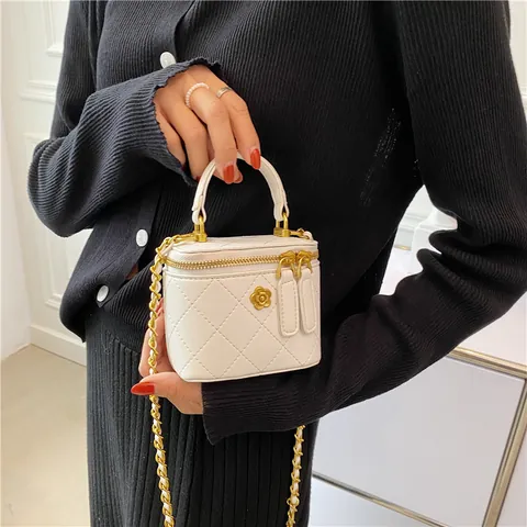 Damen Gesteppt Rauten Mini Box Tasche Elegant PU Leder Kette Schulter Crossbody Tasche Blumendekoration Kosmetikkoffer