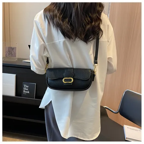 Bolso de Axila de Cuero PU de Grano de Lichi Vintage Moda Bolso de Hombro Con Cadena de Oro Colgante de Cuchilla Mujer