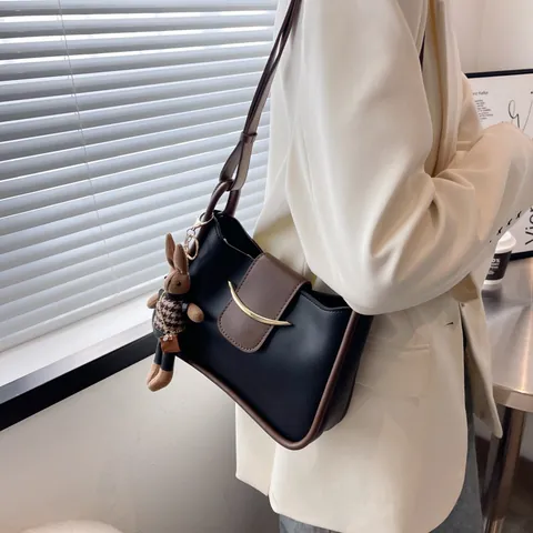 Dames Retro PU Leren Schoudertas Stijlvolle Contrast Kleurblok Crossbody Tas Elegante Messenger Bag Met Konijn Hanger Voor Dagelijks Gebruik