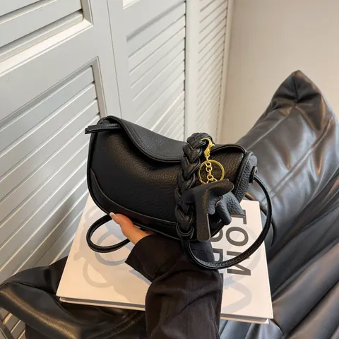 Damen Mode PU Leder Knödeltasche Umhängetasche Litchi Textur Schultertasche Mit Geflochtenem Griff Elefantenanhänger Handtasche
