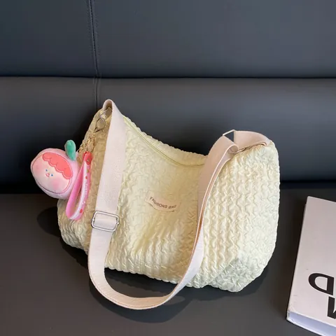 Bolso Cruzado de Estilo Coreano con Textura de Burbujas Plisadas para Mujer Bolso de Hombro Nube Suave con Lindo Colgante de Melocotón Correa Ajustable