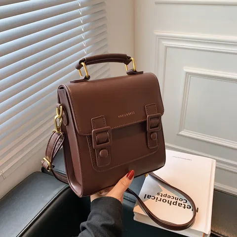 Damen Vintage PU-Leder Umhängetasche Minimalistische Quadratische Handtasche Doppelter Schnallenverschluss Goldene Hardware Verstellbarer Gurt Wasserdicht