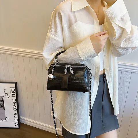 Bolso Caja de Cuero PU de Moda para Mujer con Relieve de Cocodrilo Bolso Bandolera de Cadena con Amuleto de Bola de Metal Bolso Cuadrado Pequeño