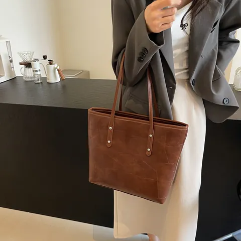 Sac Fourre-tout en Cuir PU Grande Capacité pour Femme Sac à Bandoulière Patchwork Géométrique Avec Rivets pour Travail École