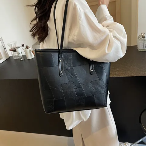 Sac Fourre-tout en Cuir PU Grande Capacité pour Femme Sac à Bandoulière Patchwork Géométrique Avec Rivets pour Travail École