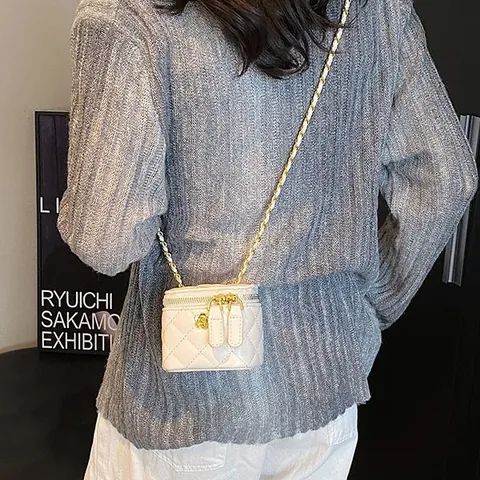 Damen Mini Gesteppt Umhängetasche Schminkkoffer Goldkugel Verstellbare Kette Denim PU Leder Kamelie Anhänger Box Tasche