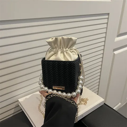 Mode Gewebte Bucket Bag Aus PU-Leder Für Damen Mit Künstliche Perlenkunsstoffgriff Und Kordelzug Schultertasche