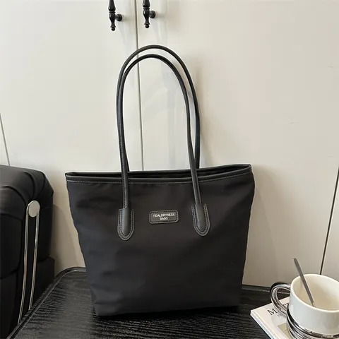 Große Tragetasche Für Damen Urbaner Minimalismus Nylon Schultertasche Mit Kontrast Kunstleder Handtasche Büro Umhängetasche