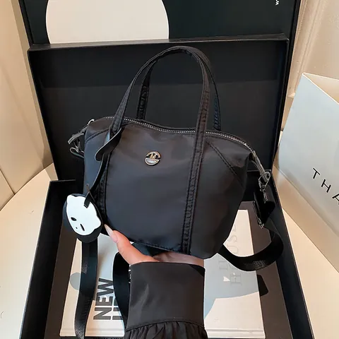Borsa a Tracolla in Nylon da Donna Colore Macaron Borsa Dumpling Con Simpatico Pendaglio Panda Tracolla Regolabile