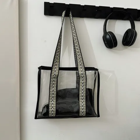 Modern Transparent PVC Tote Bag For Women Large Capacity Jelly Shoulder Bag With Woven Strap And Inner Pouch Casual Daily Handbag