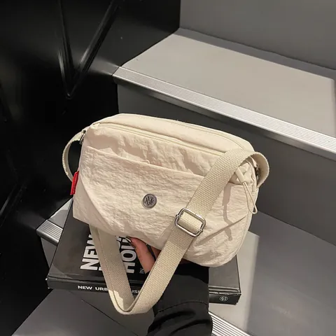 Leichte Nylon Umhängetasche für Damen Japanische Minimalistische Quadratische Schultertasche mit Mehreren Taschen und Verstellbarem Gurt für den Alltag