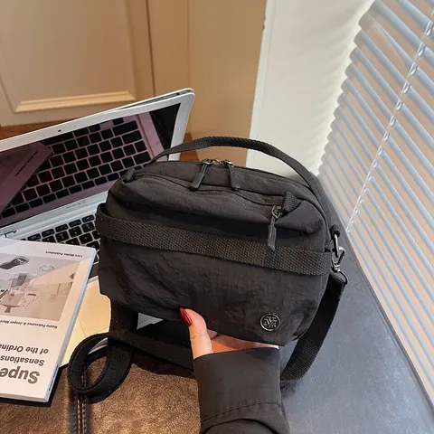 Borsa a Tracolla in Nylon Casual da Donna con Tasche Multiple Cerniera Borsa a Spalla Leggera Texture Rugosa Pendolare Quadrata