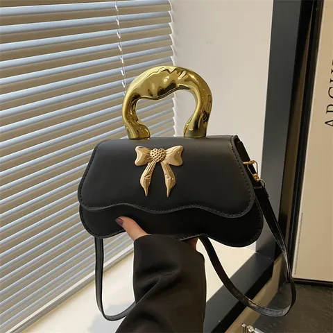 Borsa a Mano da Donna in Pelle PU con Manico in Metallo Irregolare Dorato Fiocco Fibbia a Cuore Fondo Ondulato Borsa a Tracolla