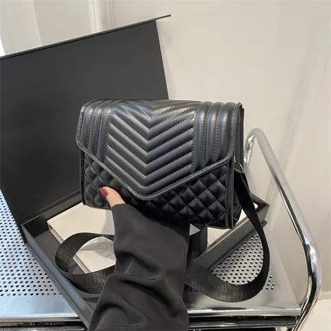 Mode Vrouwen Gewatteerde PU Leer Schoudertas Met Brede Riem Effen Kleur Kleine Vierkante Crossbody Tas Daily Messenger Tas