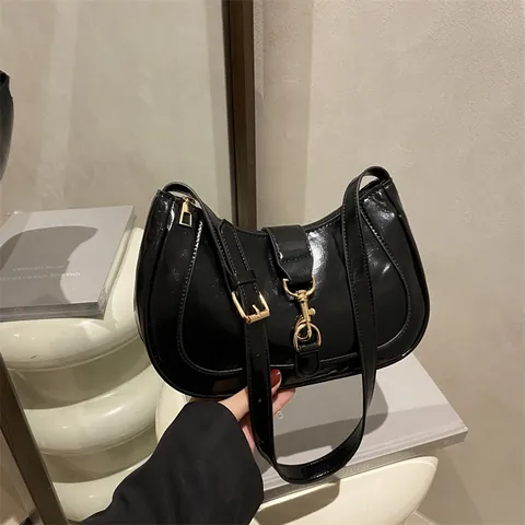 Bolso de Axila de Cuero PU Brillante Francés para Mujer Bolso de Hombro Baguette de Media Luna Con Cierre de Gancho Dorado