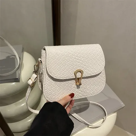 Damen Umhängetasche aus gewebtem PU-Leder Mode Einfarbige Quadratische Schultertasche Mit Goldener Hufeisenschnalle Satteltasche