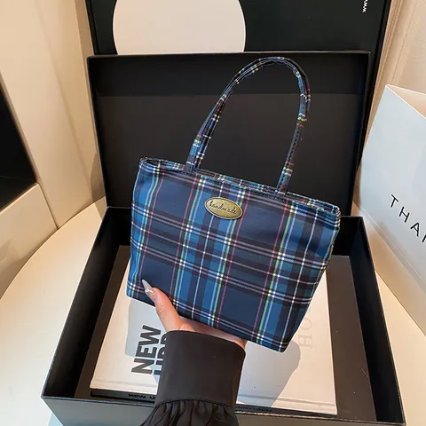 Damen Minimalistische Verbundgewebe Tragetasche Retro Kariert Einfarbig Handtasche Mit Handmade Metallemblem Lässige Schultertasche