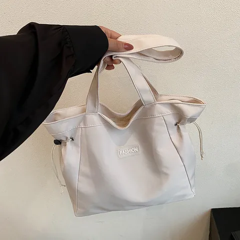 Borsa Tote in Tela alla Moda da Donna Grande Capacità con Coulisse Borsa a Spalla Patch Lettere Minimalista Urbano Borsa Casual per Scuola