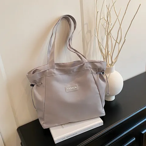 Borsa Tote in Tela alla Moda da Donna Grande Capacità con Coulisse Borsa a Spalla Patch Lettere Minimalista Urbano Borsa Casual per Scuola