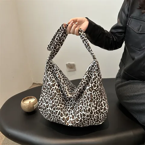 Women Large Capacity Leopard Print Canvas Tote Bag Casual Hobo Shoulder Bag With Zipper Fashion Animal Pattern Travel Shopper Bag