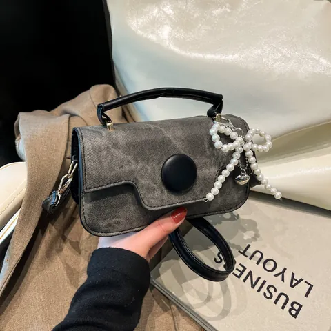 Borsa Donna Retro in Pelle PU Piccola Quadrata Con Ciondolo Cuore Fiocco di Künstliche Perle Colore a Contrasto Borsa a Tracolla