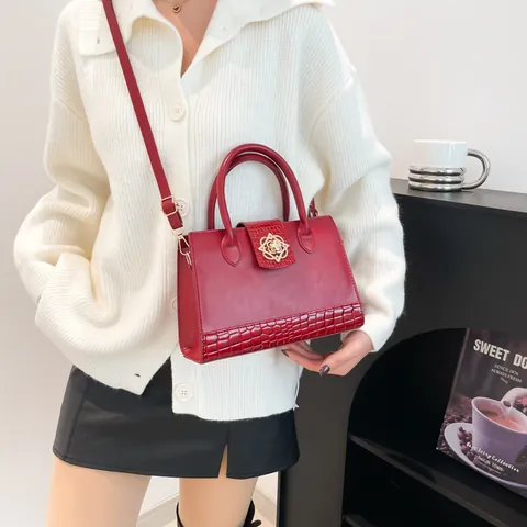 Vintage PU Leather Small Square Handbag For Women Gold Flower Buckle Croc Pattern Splicing Crossbody Bag Shoulder Bag