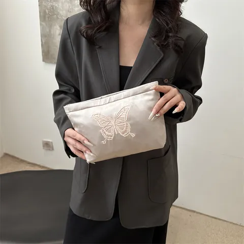 Trousse de Maquillage en Satin avec Broderie Papillon Grande Capacité Pochette de Rangement Voyage Portable Organisateur Femme