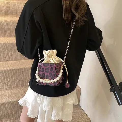 Fashion Leopard Print Bucket Bag For Women Luxury Artificial Pearl Handle Faux Leather Drawstring Shoulder Bag With Metal Chain Strap Box Shape Handbag