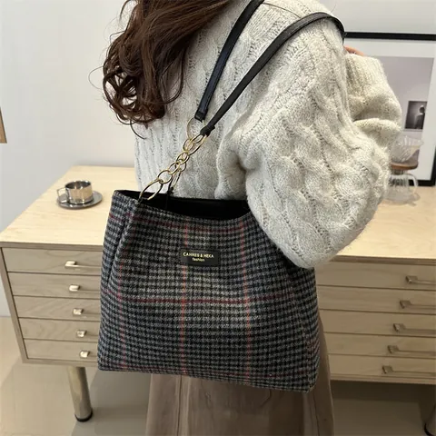 Large Capacity Vintage Plaid Tote Bag For Women Woolen Tweed Shoulder Bag With Metal Chain Strap Fashion Commuting Handbag