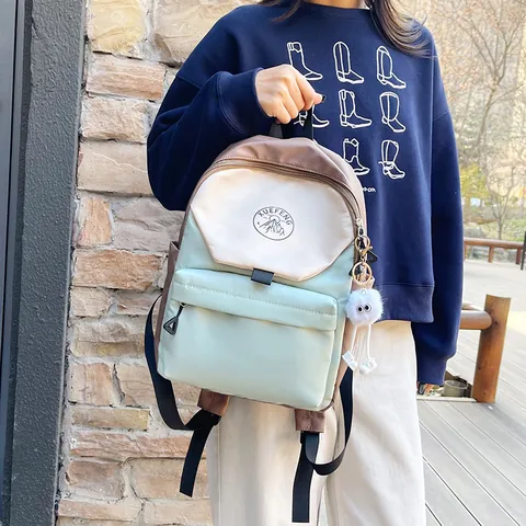 Mochila de Nailon con Bloques de Color para Mujer Estilo Preppy Japonés Bolsa Escolar Gran Capacidad Bolsa de Viaje con Colgante