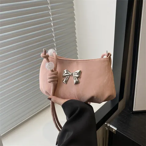 Sac Sous le Bras Plissé pour Femme Avec Nœud Métallique Petit Sac à Bandoulière Carré Sac à Main Minimaliste Élégant Quotidien