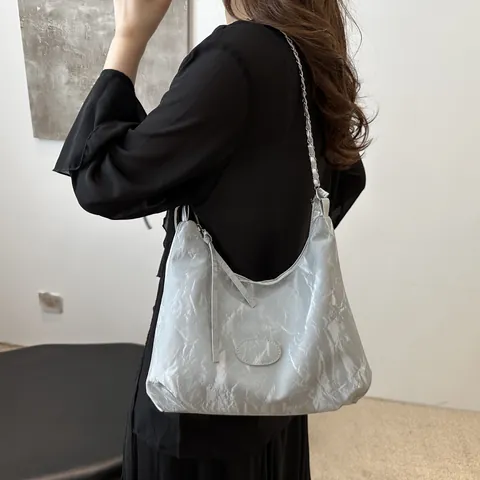 Damen Große Kapazität Plissee Hobo Schultertasche PU Leder Umhängetasche Mit Silberner Kette Wolke Anhänger Lässig Pendler Tote