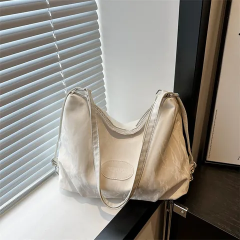 Damen Große Kapazität Geknitterte Tote Bag Mit Wolken-Anhänger Canvas Stoff Minimalistische Pendler Schultertasche