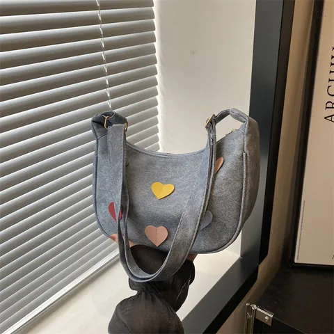 Bolso Hobo de Mujer en Cuero PU de Media Luna Con Parches de Corazón Coloridos Correa Ajustable Bolso de Hombro para Diario