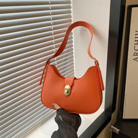 Borsa Sottobraccio a Mezzaluna da Donna in Pelle PU Urbana Semplice Con Chiusura in Metallo Oro Tracolla Regolabile Borsa Hobo Casual