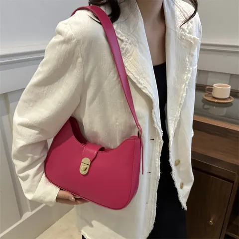 Borsa Sottobraccio a Mezzaluna da Donna in Pelle PU Urbana Semplice Con Chiusura in Metallo Oro Tracolla Regolabile Borsa Hobo Casual