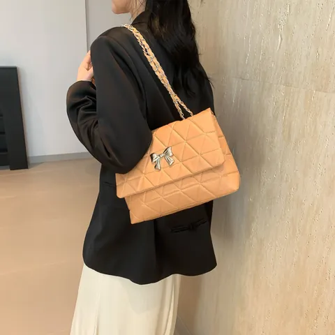 Women Quilted Chain Shoulder Bag Elegant PU Leather Crossbody Bag Silver Bow Buckle Triangle Embroidery Square Bag