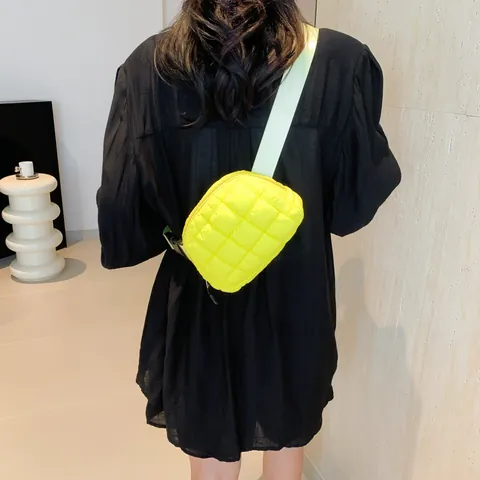 Sac Banane Matelassé Puffer pour Femmes Sac de Poitrine Bandoulière Tissu Nylon Fermeture Éclair Sangle Réglable Sport