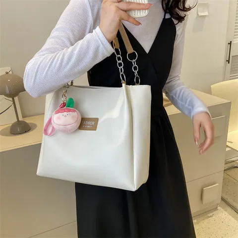 Women's Retro Large Capacity PU Leather Tote Bag With Plush Peach Pendant Fashion Letter Label Chain Shoulder Bag