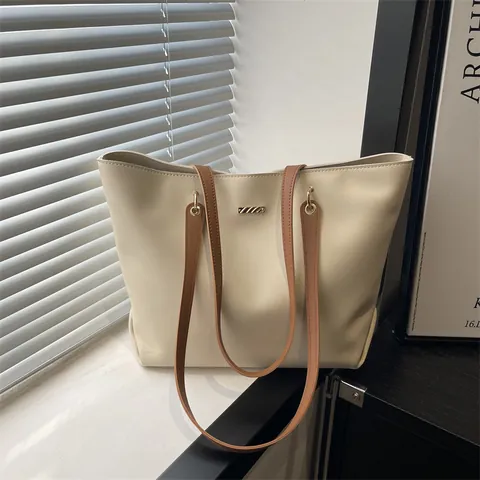 Damen Retro Minimalistisch PU Leder Tote Bag Große Kapazität Pendler Schultertasche Mit Metallplatte Dekoration Mode Handtasche