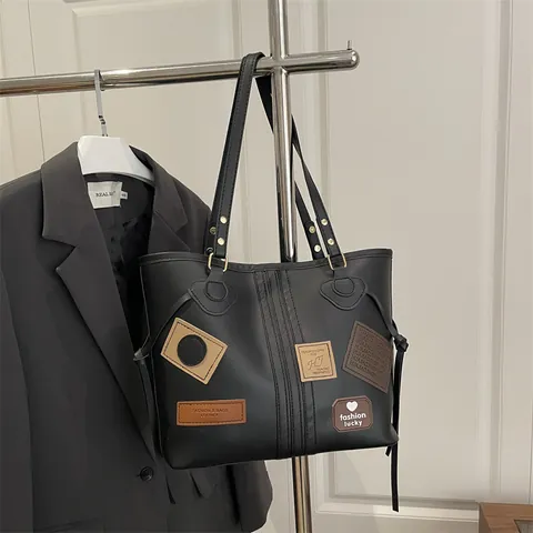 Damen Retro PU Leder Shopper Große Kapazität Mit Dekorativen Aufnähern Urban Casual Schultertasche Für Den Täglichen Arbeitsweg