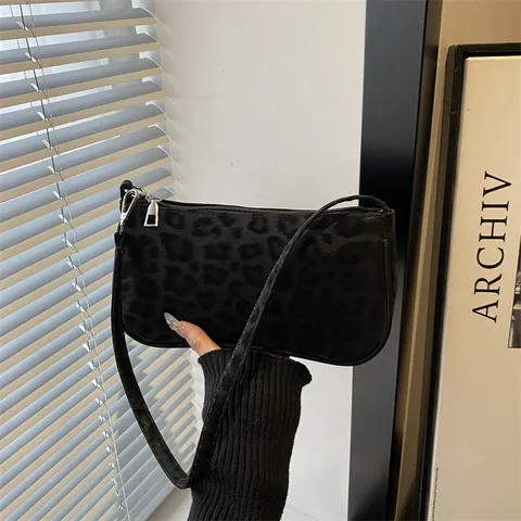 Women's Fashionable Leopard Print Baguette Underarm Bag Chic Special Texture Single Shoulder Handbag Simple Casual Commuter Purse