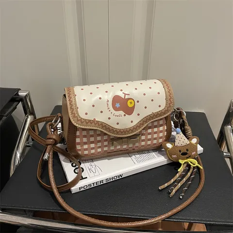 Borsa Tracolla Quadrata Piccola Motivo Mela Kawaii Per Donna Stile Dolce Giapponese Borsa Spalla Pelle PU Con Ciondolo Orso Decoro Fiocco