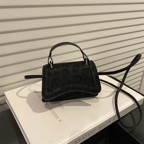 Mini Bolso de Mano con Solapa de Leopardo para Mujer Textura de Gamuza Retro Bolso de Hombro Cuadrado Pequeño para Uso Diario