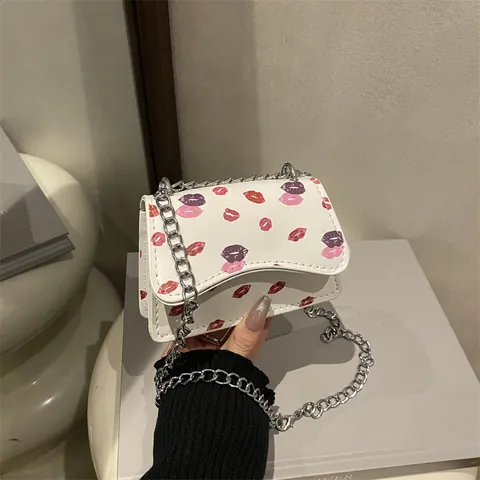 Damen Mini PU Leder Umhängetasche Süßes Kirsch Erdbeere Druck Kette Schultertasche Kleine Quadratische Klapptasche Für Den Alltag