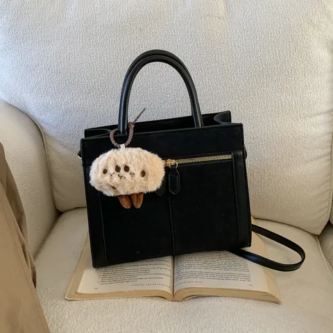 Sac Fourre-tout Vintage en Suédine et Similicuir Pour Femme Sac à Main Minimaliste Avec Pendentif en Peluche Sac Rétro